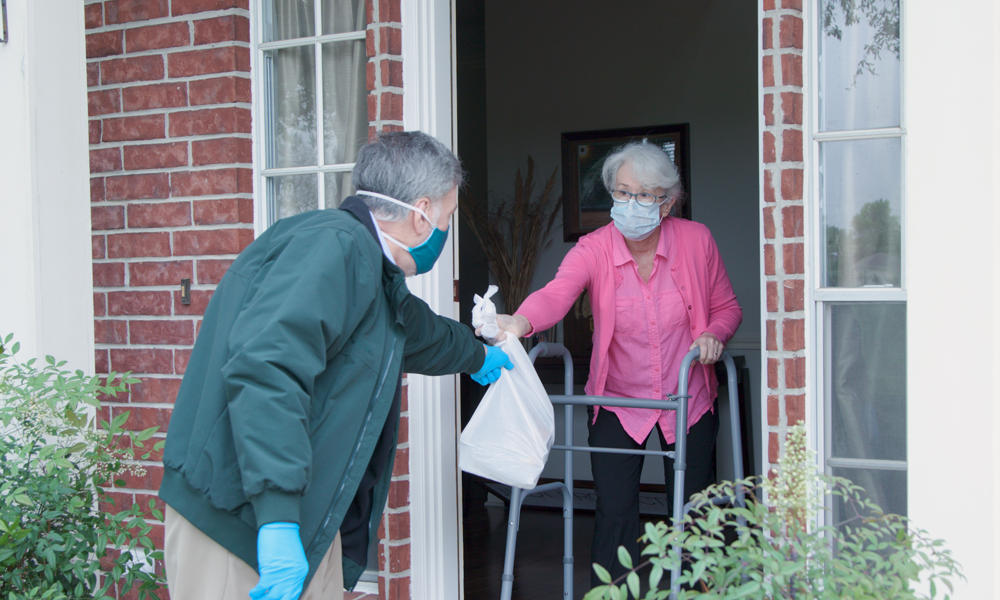 helping elderly with shopping during coronavirus